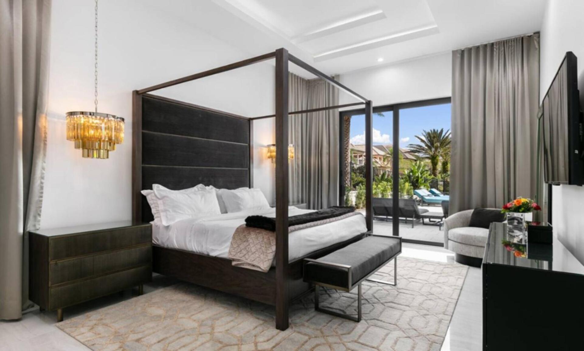 Orlando Dream Getaway: 8 Bedroom Villa6646 Kissimmee